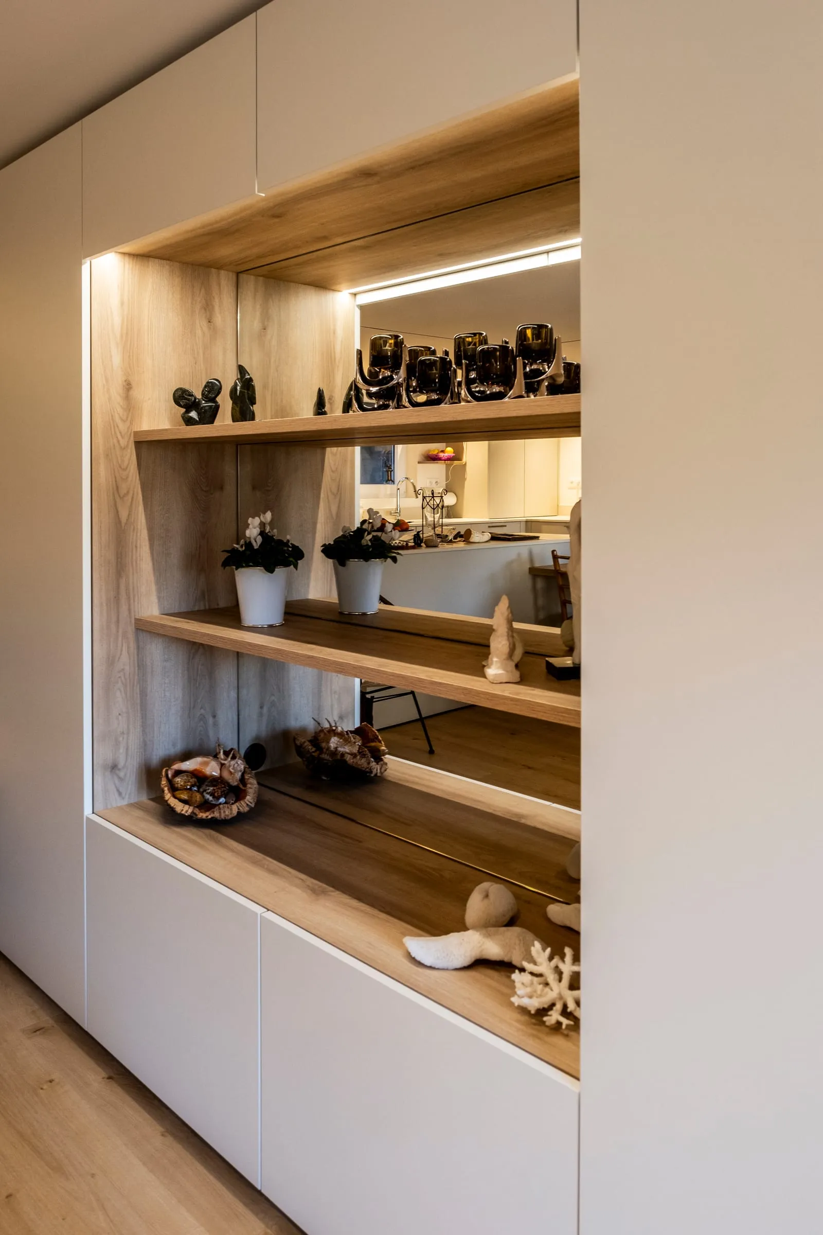 Niche en bois éclairée du meuble de séjour, Duparchy